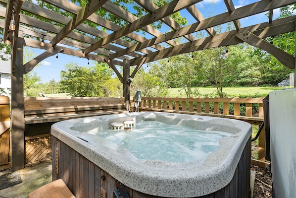 Outdoor spa tub