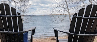 Scenic Lakeside Landing w/ Direct Access, Free Tickets, Community Hot Tub & Near Big Cedar