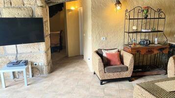 Villa, 5 Bedrooms, Accessible, Smoking | Living room