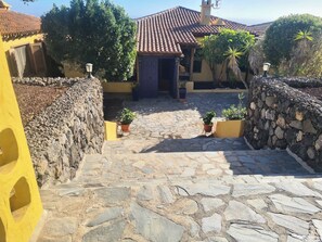 Villa, 5 Bedrooms, Accessible, Smoking | Property grounds