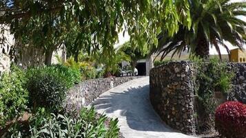 Villa, 5 Bedrooms, Accessible, Smoking | Garden