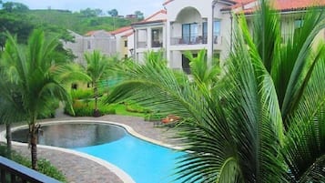 Luxury-Villa, 3 Schlafzimmer, Küche, Poolblick | Blick auf den Garten