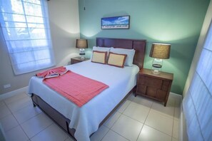 Individually decorated, individually furnished, desk, laptop workspace - Pacifico L605 Casa Sommer (Sardinal)