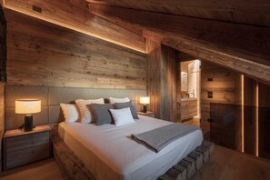 7 bedrooms, desk, soundproofing, iron/ironing board