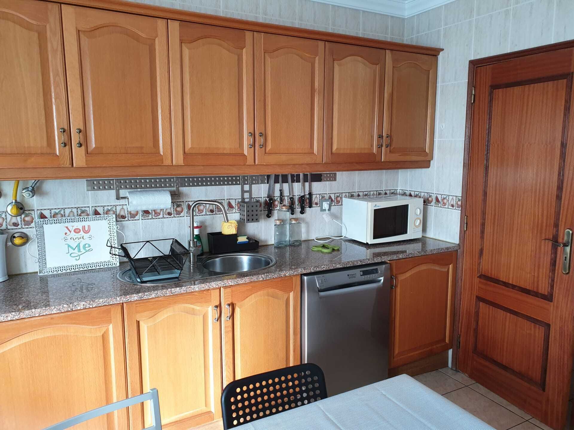 雪櫃、微波爐、焗爐、爐具