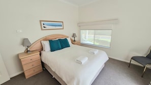 2 habitaciones, tabla de planchar con plancha, internet y ropa de cama 