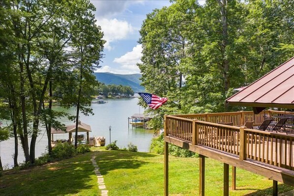 Property grounds - 3 Bedrooms, 1 Flex Room, 3½ Bathrooms!  Golden Mountain Views @ Main Lake - Dog Friendly! (Huddleston)