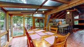 Dining - 3 Bedrooms, 1 Flex Room, 3½ Bathrooms!  Golden Mountain Views @ Main Lake - Dog Friendly! (Huddleston)