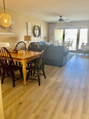 Interior - Dog-friendly, 2 bed/2ba with beach service for 4, Miramar Beach, FL by Destin (Miramar Beach)