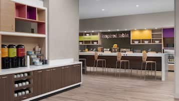 Café da manhã com buffet grátis todos os dias