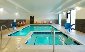 Una piscina cubierta
