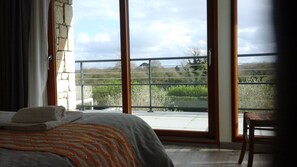 3 عدّة غرف نوم ومكواة/لوح كي وواي فاي مجانًا وملاءات أسرّة