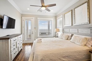 8 bedrooms, free WiFi, bed sheets