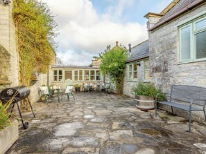 Outdoor dining - 1 bedroom accommodation in Langport, near Somerton (Langport, near Somerton)