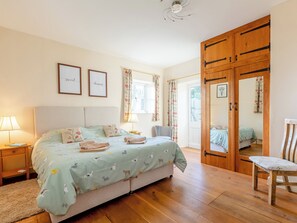 1 bedroom, free WiFi, bed sheets - 1 bedroom accommodation in Langport, near Somerton (Langport, near Somerton)