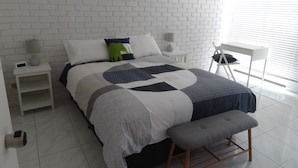 Room - Gums Anchorage Apartments (Bellara)