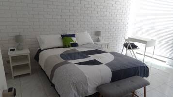 2 ห้องนอน, เตียงพร้อมฟูกเสริมที่นอน, ห้องพักตกแต่งอย่างมีเอกลักษณ์