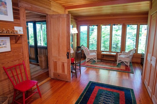 Family Retreat on Squam Lake, Tennis, Kayaks, Paddleboards, Dock.