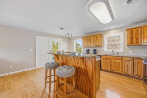 Unclassified image, 2 of 26, button