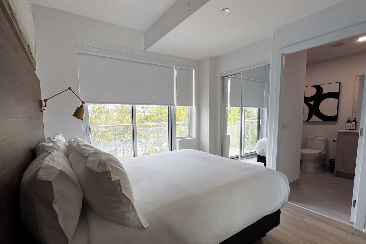 Premium bedding, blackout curtains, iron/ironing board, free WiFi