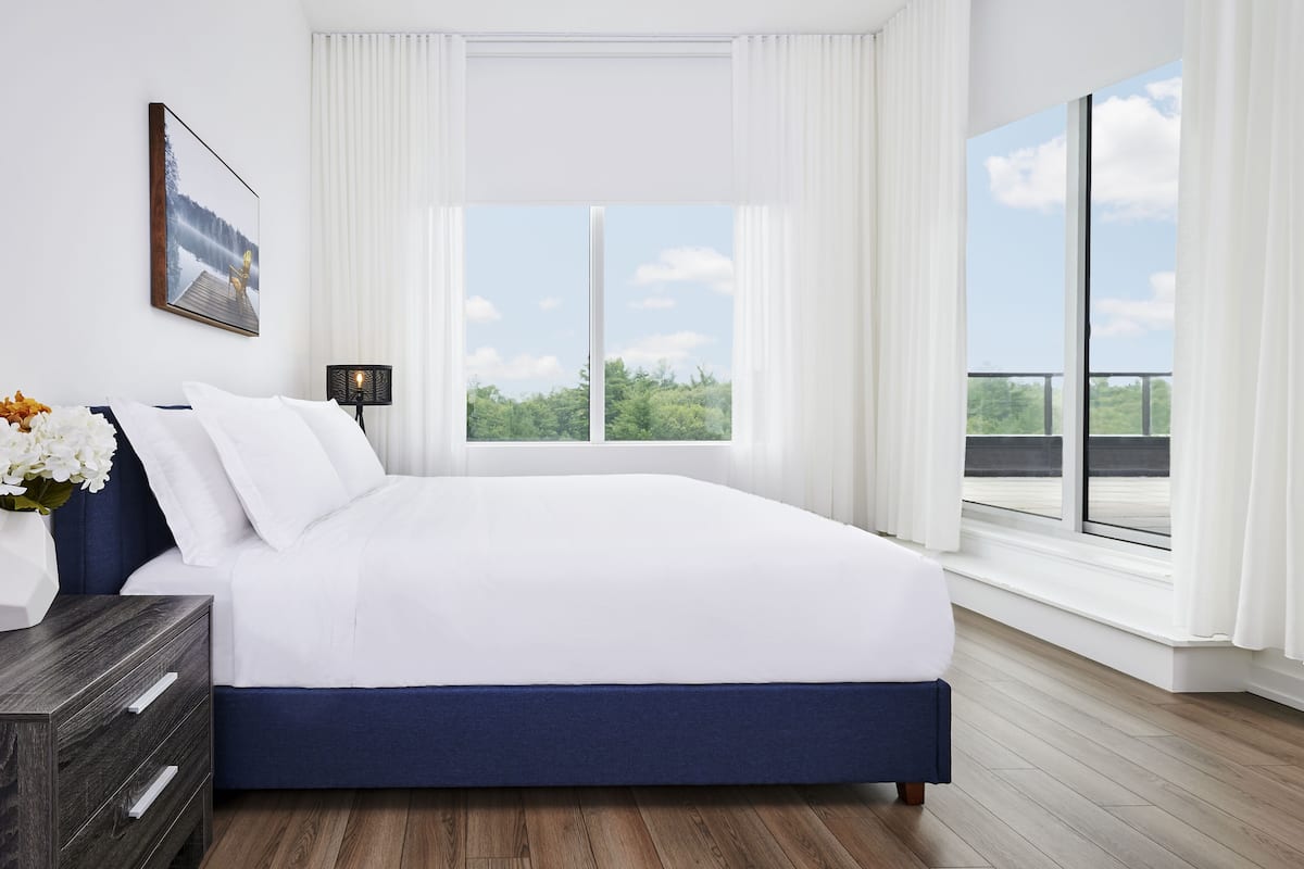 2 bedrooms, premium bedding, blackout curtains, iron/ironing board