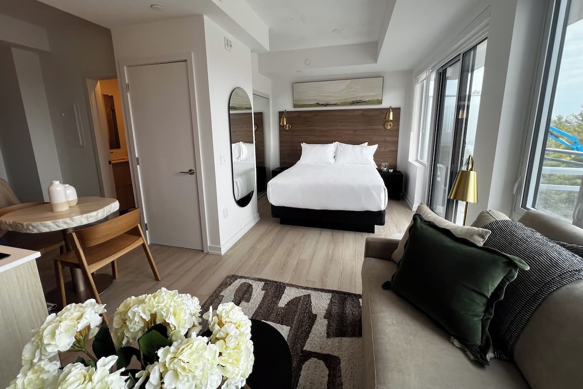 Ropa de cama de alta calidad y cortinas blackout