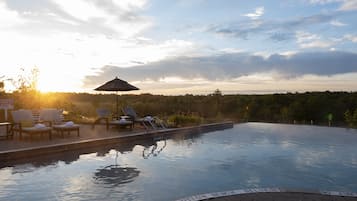 Seasonal outdoor pool, open 8:00 AM to 8:00 PM, free cabanas