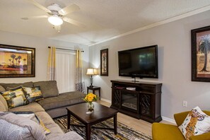 Smart TV, chimenea, videojuegos y reproductor de DVD 