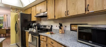 Il lusso incontra la tranquillità a Tampa con 7 letti, incluso il King nella master suite