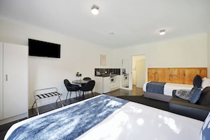 Deluxe-Zimmer | 2 Schlafzimmer, individuell dekoriert, individuell eingerichtet