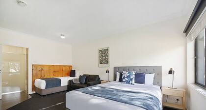 Hamilton Lakeside Motel