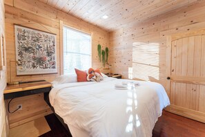 3 slaapkamers, een strijkplank/strijkijzer, wifi, beddengoed