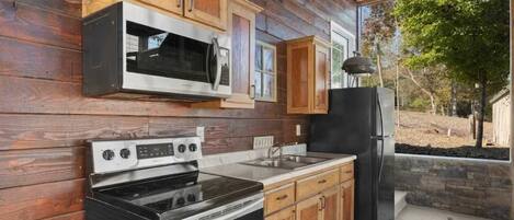 Geladeira, micro-ondas, fogão, cooktop