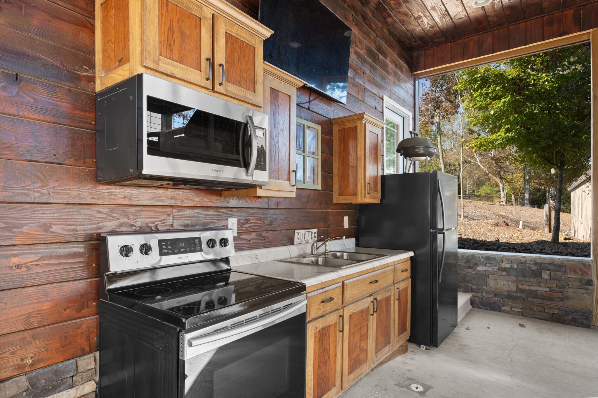 Refrigerador, microondas, horno y parrilla de estufa 