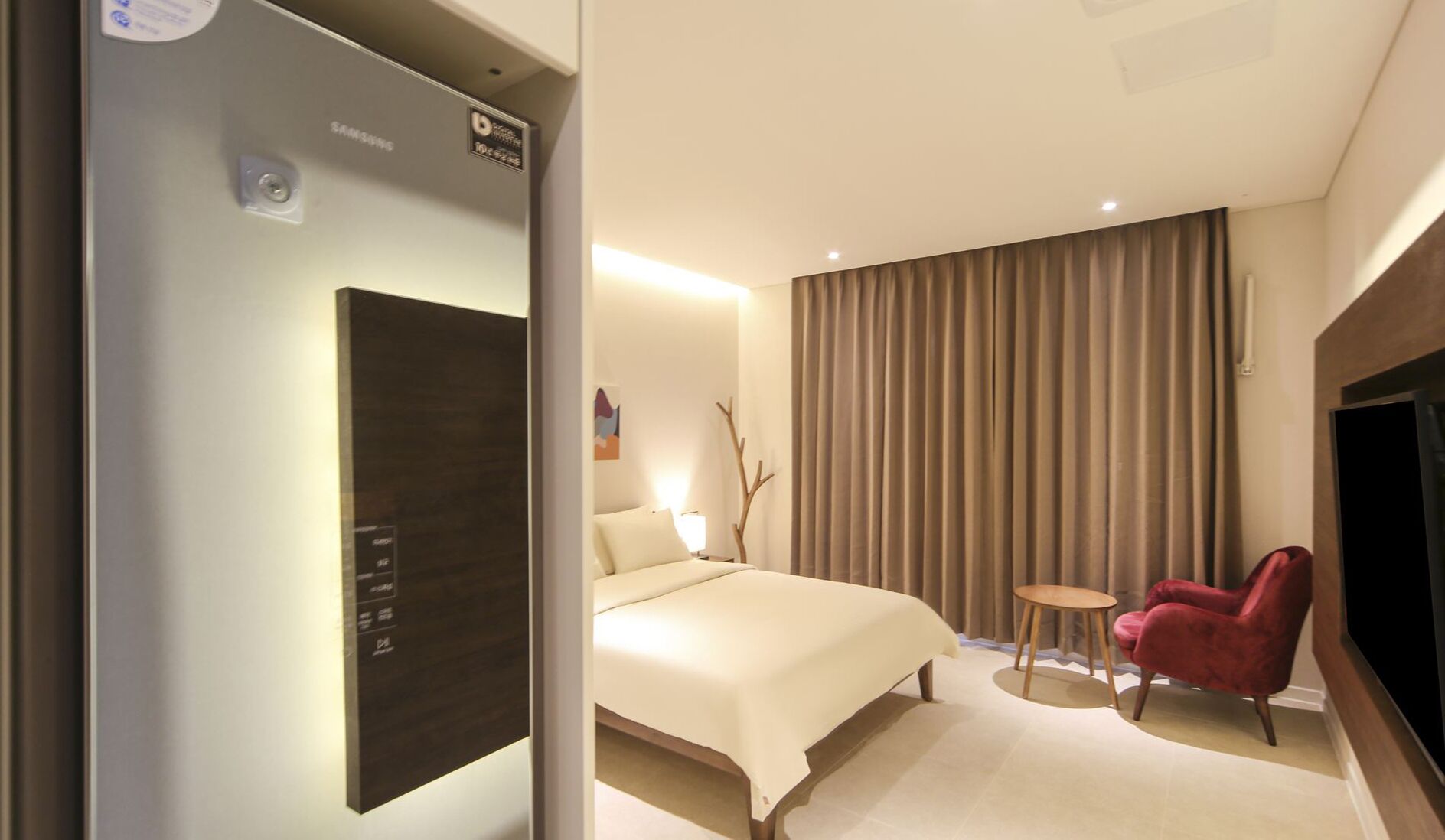 superior | premium bedding, down duvets, in-room safe, blackout curtains