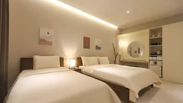 Twin | Premium bedding, down comforters, in-room safe, blackout drapes