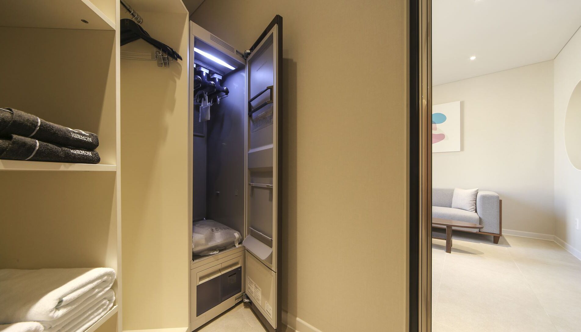 suite | premium bedding, down duvets, in-room safe, blackout curtains