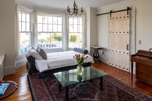 9 bedrooms, desk, iron/ironing board, free WiFi
