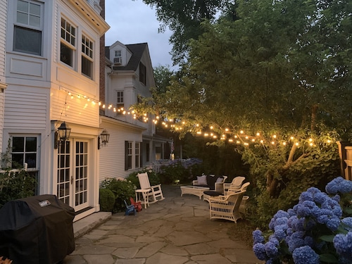 Downtown Captain's Mansion- The Dexter- Family, event, and pet friendly