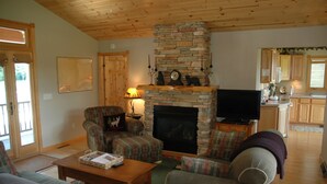Comfort Cabin | Living room | 32-inch LCD TV with cable channels, TV, fireplace - Apostle Pines 4 by Winfield Inn (Bayfield)