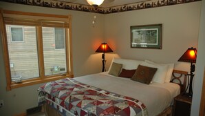 Comfort Cabin | 2 bedrooms, WiFi (free), bed sheets - Apostle Pines 4 by Winfield Inn (Bayfield)