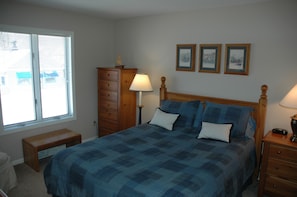 Condo 301 By Winfield Inn | Individually decorated, individually furnished, free WiFi, bed sheets - Bayfield on the Lake (Bayfield)
