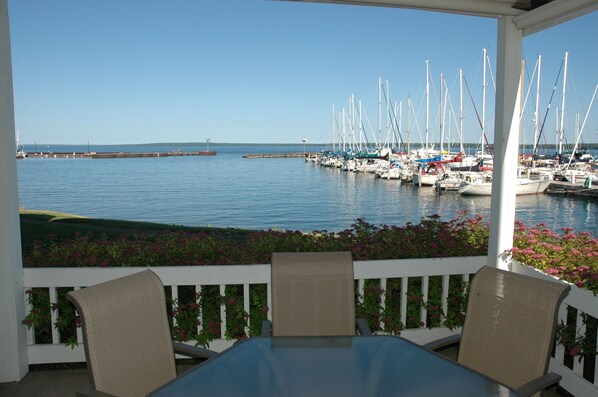 Comfort Condo | Lake view