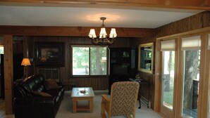 Interior - Bayview Beach House by Winfield Inn (Washburn)
