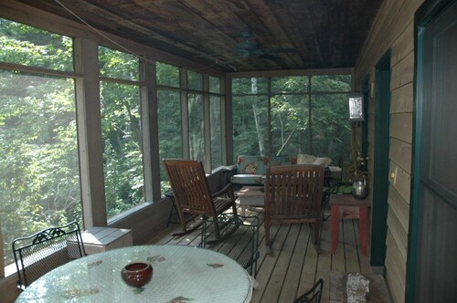 Brickyard Cottage 1 by Winfield Inn