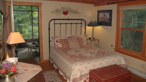 Comfort Cabin | 3 bedrooms - Brickyard Cottage 1 by Winfield Inn (Bayfield)