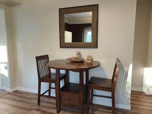 Dining - Steps from 1st St Beach, Large Yard, Firepit (South Haven)