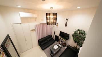 Apartment (Designer's) | Wohnbereich | Flachbildfernseher, Kamin