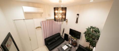 Appartement (Designer's) | Coin séjour | Télévision à écran plat, cheminée