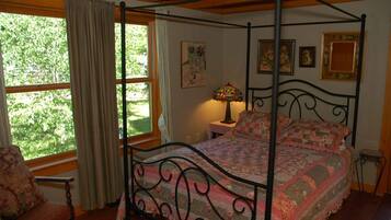 Comfort Cabin | 3 bedrooms, bed sheets